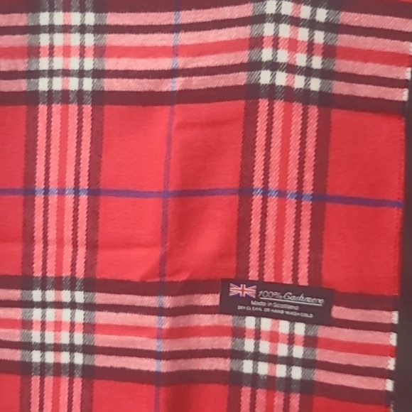 Made in Scotland 100% Cashmere PINK Scarf - Picture 3 of 4